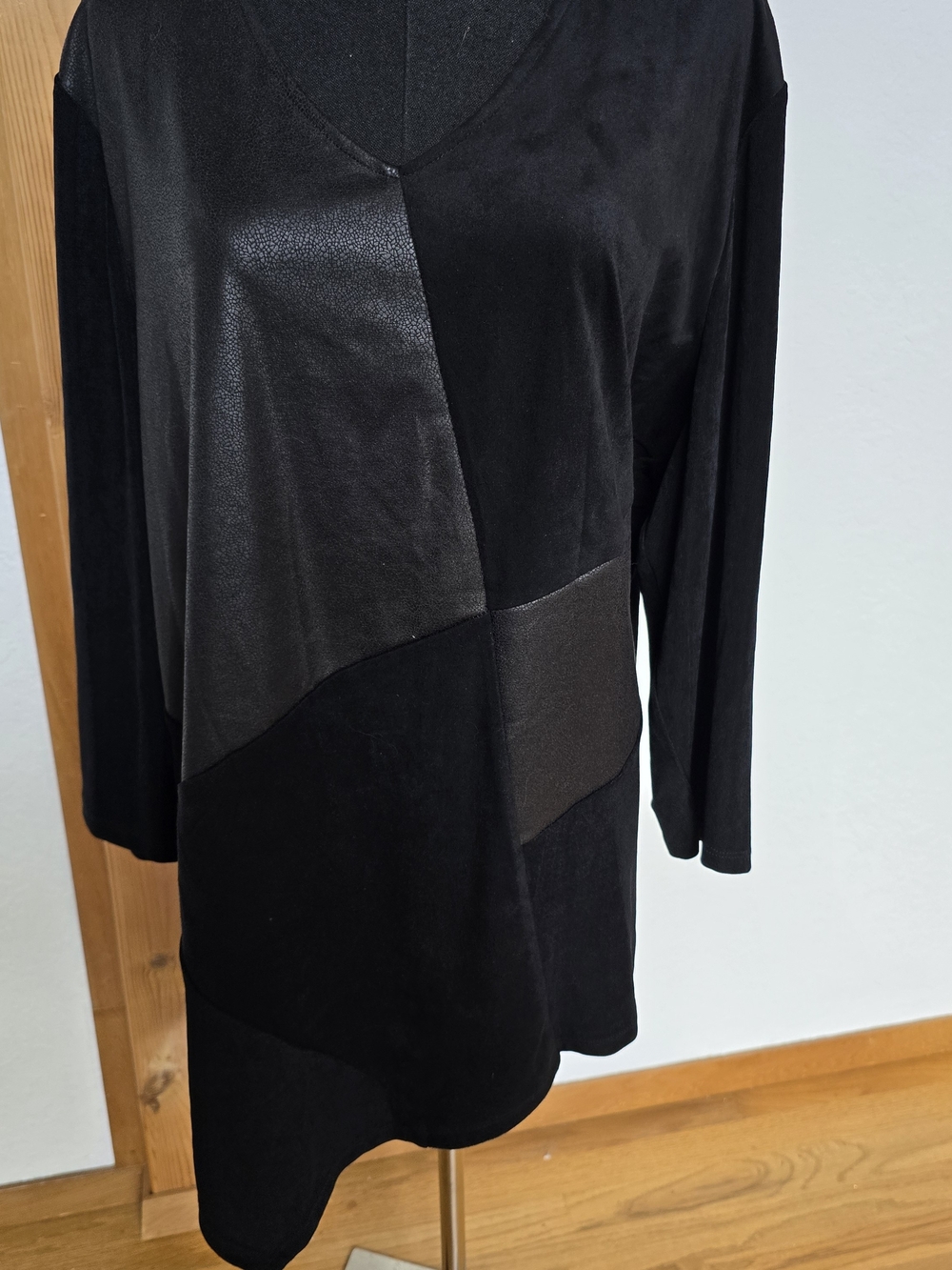 Chico's Black Mixed-Material Tunic